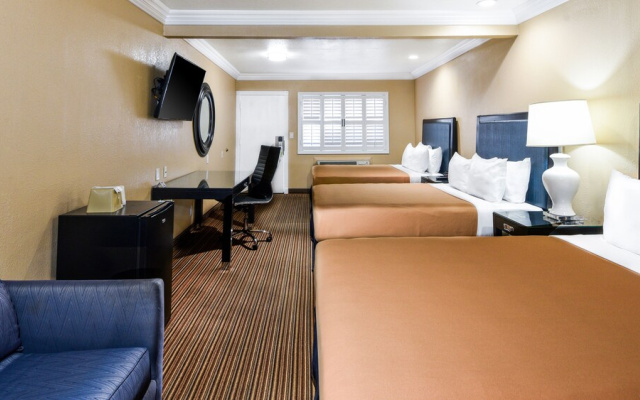 photo 2 of Hollywood Inn Express South