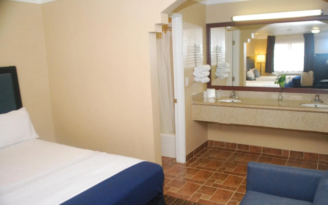 photo 3 of Hollywood Inn Express South