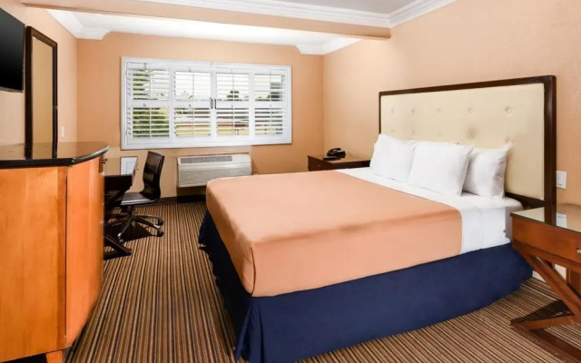 photo 5 of Hollywood Inn Express South