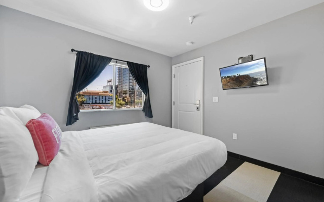 photo 3 of Le Bon Hotel Hollywood