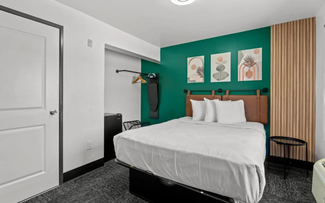 photo 4 of Le Bon Hotel Hollywood