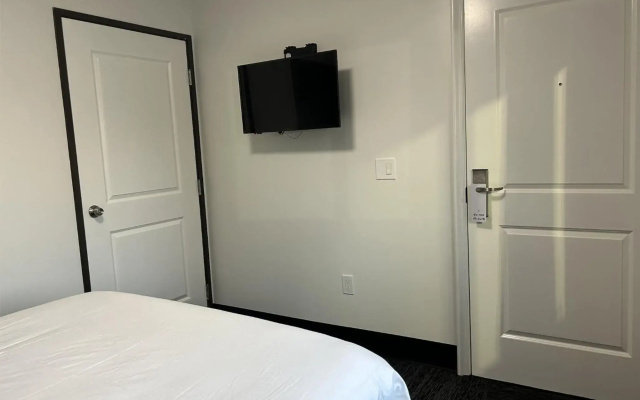 photo 5 of Le Bon Hotel Hollywood