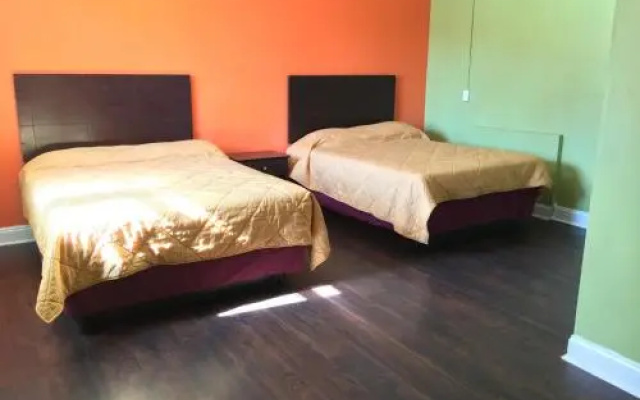photo 5 of Hollywood Motel