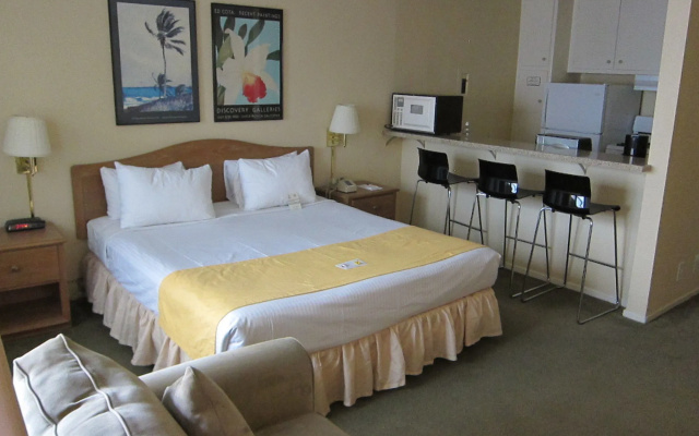 photo 3 of Hollywood Orchid Suites