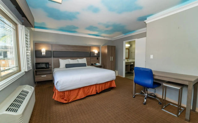 photo 3 of Hollywood Palms Inn and Suites