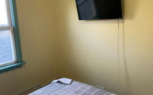 photo 4 of Hollywood Rentals LLC