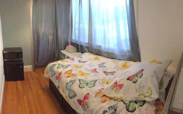 photo 5 of Hollywood Room Rental