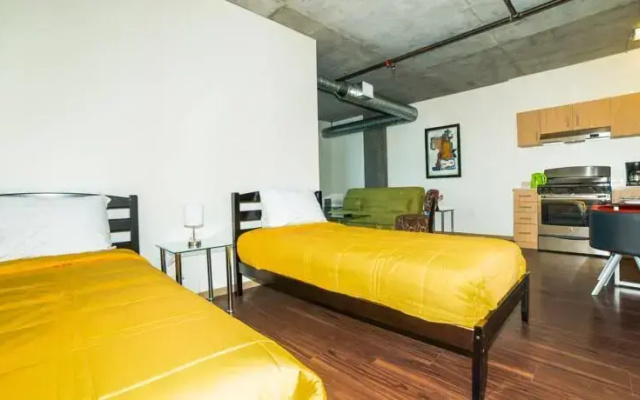 photo 2 of Hollywood Scorsese Apartment