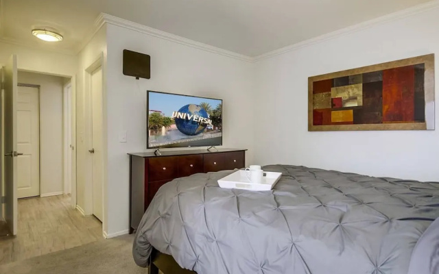 photo 2 of (70% off) - On Hollywood Walk Of Fame! - 2BR/2BATH - Free Parking! (D2)