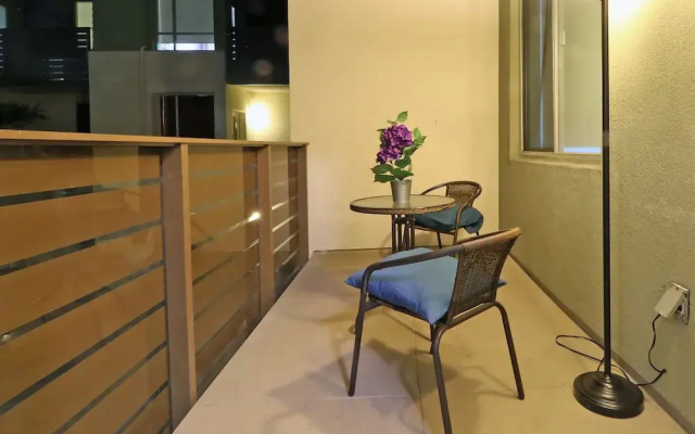 photo 3 of Hollywood Walk of Fame Apartments