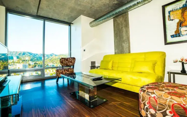 photo 4 of Hollywood Western Apartment