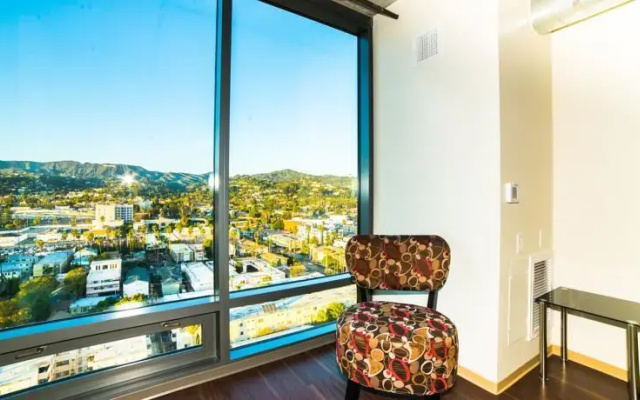 photo 5 of Hollywood Western Apartment