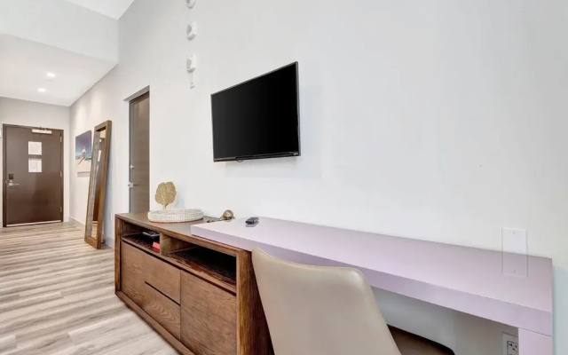 photo 2 of Hollywood's Beachside Condos