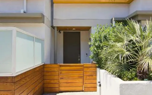 photo 4 of Hollywood’s Suite