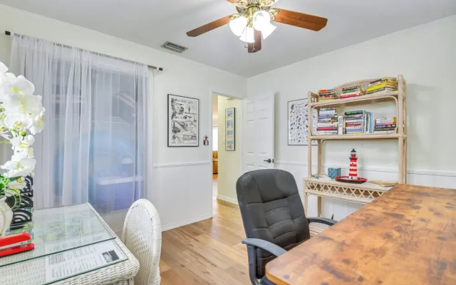 photo 3 of 1 Mi to Anna Maria Island: Pet-friendly Retreat
