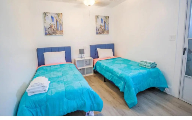 photo 3 of Home blocks from beach on siesta drive with pool Internal name: 617