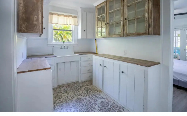 photo 4 of Home blocks from beach on siesta drive with pool Internal name: 617
