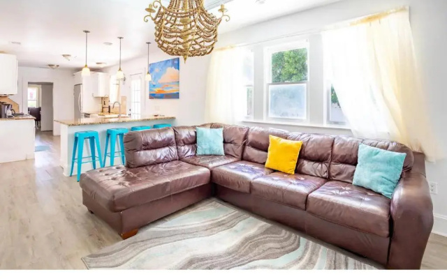 photo 5 of Home blocks from beach on siesta drive with pool Internal name: 617