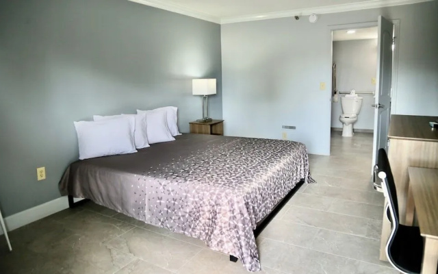 photo 3 of Home Inn & Suites Orlando-Apopka