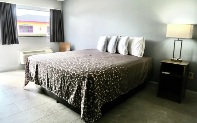 photo 4 of Home Inn & Suites Orlando-Apopka