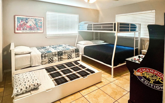 photo 3 of San Antonio Home w/ Pool & Hot Tub Near Seaworld!