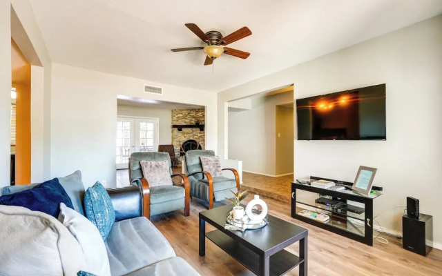photo 2 of Phoenix Home w/ Pool, Near Golf, Hiking & More!