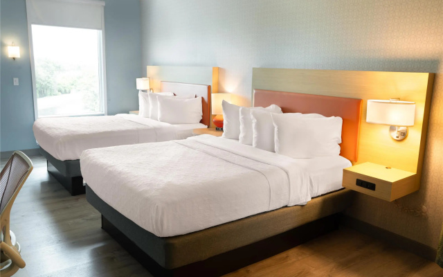 photo 3 of Home2 Suites by Hilton Jacksonville-South/St. Johns Town Ctr