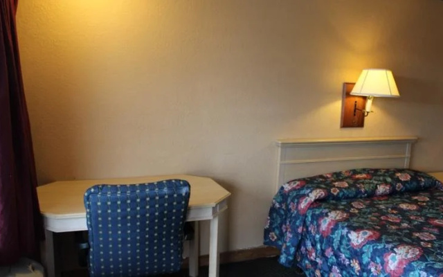 photo 3 of Hometown Inn Fort Wayne