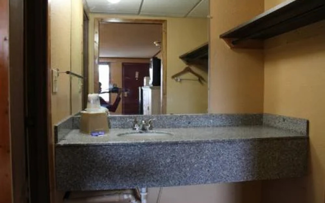 photo 5 of Hometown Inn Fort Wayne