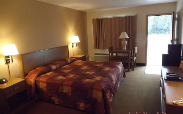 photo 3 of Home-Towne Lodge