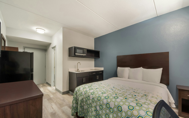 photo 3 of HomeTowne Studios by Red Roof San Antonio - Seaworld/Northwest