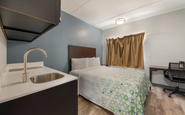 photo 4 of HomeTowne Studios by Red Roof San Antonio - Seaworld/Northwest