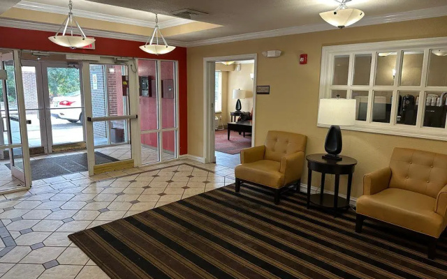 photo 2 of HomeTowne Studios by Red Roof Southfield