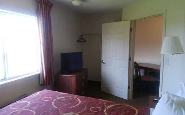 photo 3 of InTown Suites Extended Stay Clarksville