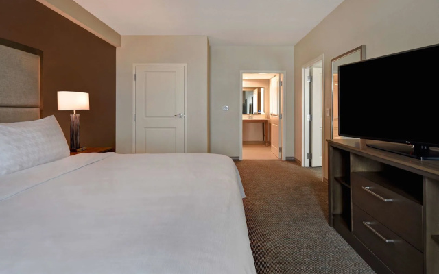 photo 4 of Homewood Suites by Hilton Orlando at FLAMINGO CROSSINGS Town Center