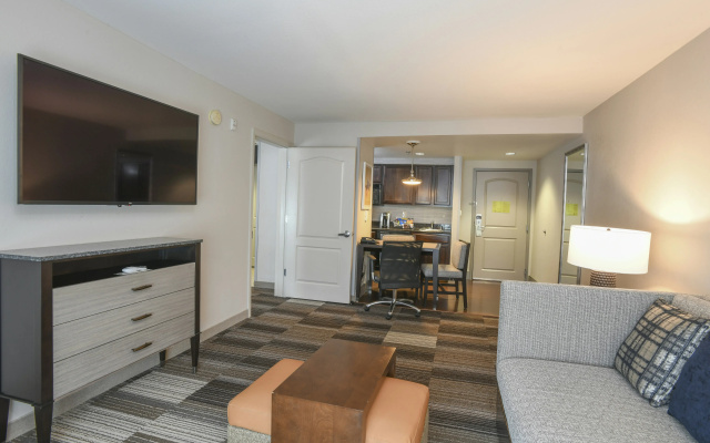 photo 4 of Homewood Suites Cincinnati Airport