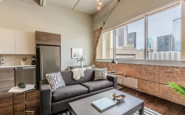 photo 2 of Homey 1BR Unit with Downtown Dallas Views