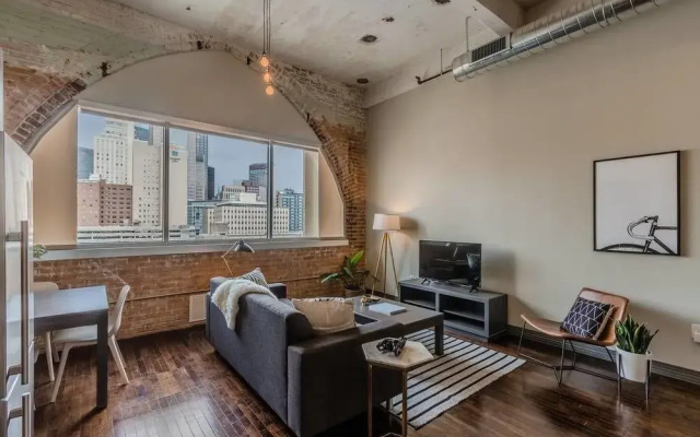 photo 3 of Homey 1BR Unit with Downtown Dallas Views