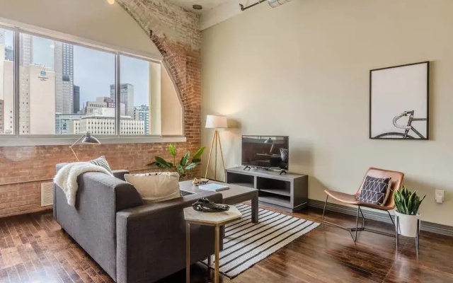 photo 5 of Homey 1BR Unit with Downtown Dallas Views