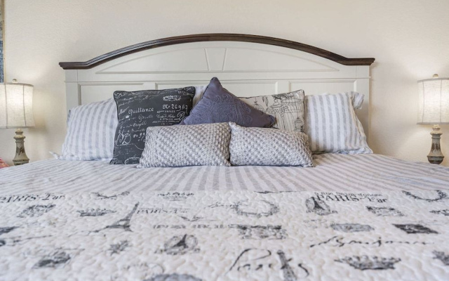 photo 4 of Honeybee Hideaway