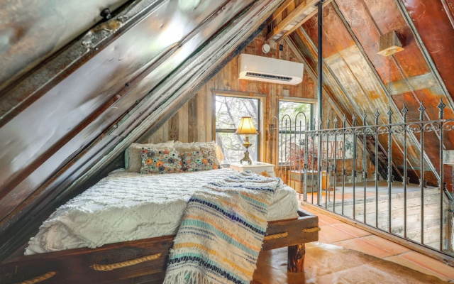 photo 3 of 'horse Thief Inn' Cabin Retreat w/ Deck & Hot Tub!