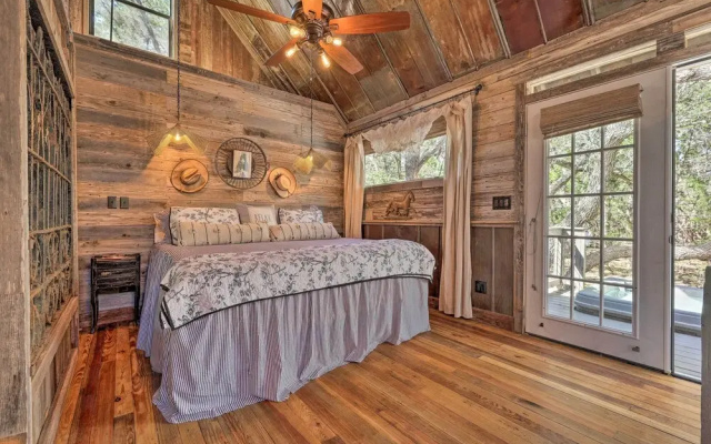 photo 4 of 'horse Thief Inn' Cabin Retreat w/ Deck & Hot Tub!