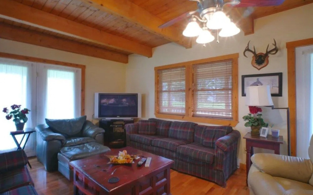 photo 2 of Horseshoe Lodge