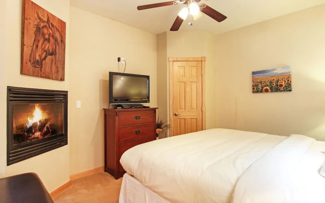 photo 4 of Horsetooth Peak 26C 1 Bedroom Condo by RedAwning