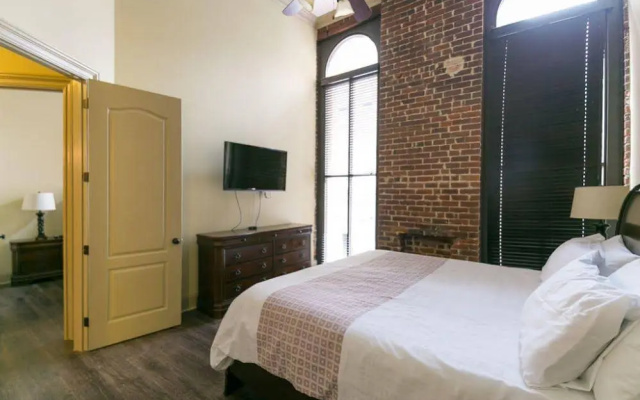 photo 4 of Hosteeva Baronne Street Suites