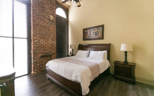 photo 5 of Hosteeva Baronne Street Suites