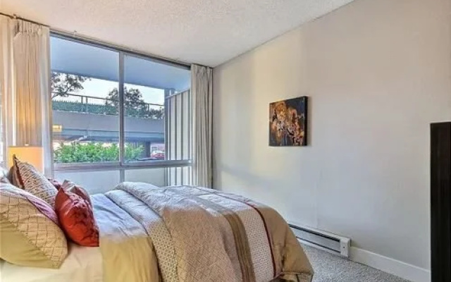 photo 3 of Hot Downtown1 Br apts in Palo Alto by RedAwning