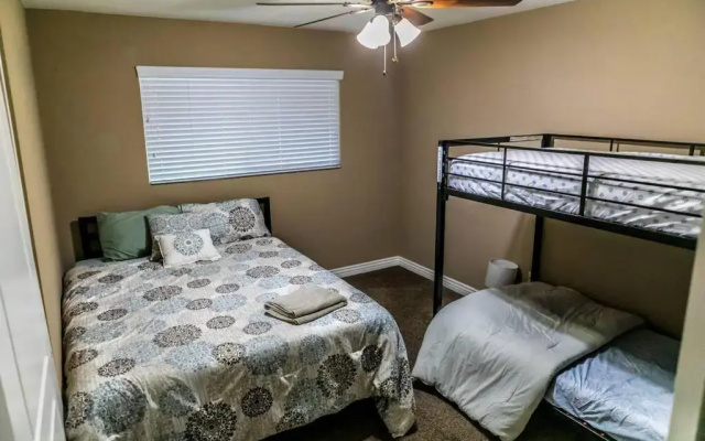 photo 4 of Hot Tub! 10Beds! Old Town Scottsdale Stays