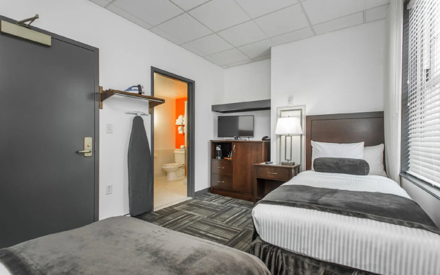 photo 4 of Hotel 140