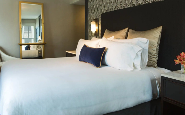 photo 3 of The Allegro Royal Sonesta Hotel Chicago Loop
